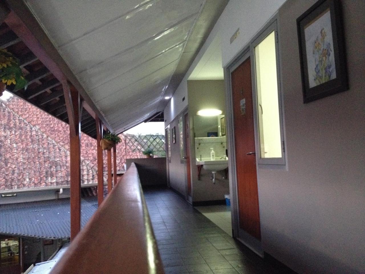 De Riau Guesthouse Bandung Exterior photo